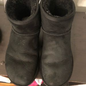 Black ankle uggs